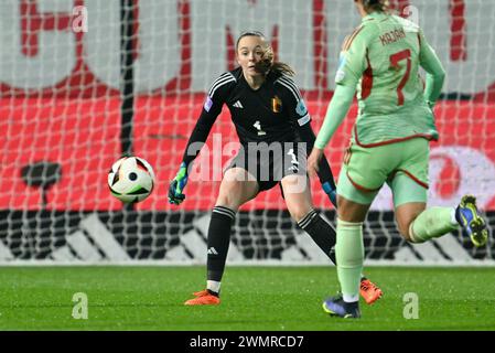 Lovanio, Belgio. 27 febbraio 2024. La portiere belga Lisa Lichtfus è stata fotografata in azione durante una partita di calcio tra la nazionale belga femminile, le fiamme rosse e l'Ungheria, la partita di ritorno nelle partite di promozione e retrocessione della Liga A della UEFA Women's Nations League 2023-2024, martedì 27 febbraio 2024, a Heverlee, Lovanio. Il Belgio ha vinto la partita di andata con un punteggio di 1-5. BELGA PHOTO DAVID CATRY credito: Belga News Agency/Alamy Live News Foto Stock