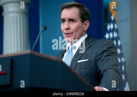 Washington, Stati Uniti. 27 febbraio 2024. Il coordinatore del Consiglio di sicurezza nazionale John Kirby parla durante il briefing quotidiano alla Casa Bianca di Washington, DC, martedì 27 febbraio 2024. Foto di Bonnie Cash/UPI credito: UPI/Alamy Live News Foto Stock