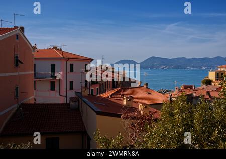 Piccolo e antico borgo di Tellaro, località turistica del Golfo della Spezia, Liguria, Italia. Foto Stock