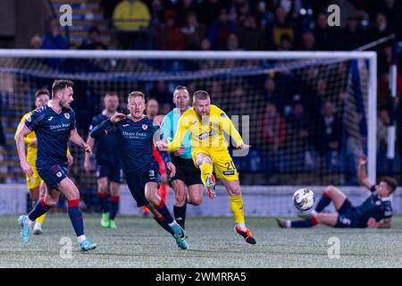 Kirkcaldy, Scozia. 27 febbraio 2024. Alan Power (20 - Greenock Morton) fa un'autorizzazione a centrocampo crediti: Raymond Davies / Alamy Live News Foto Stock