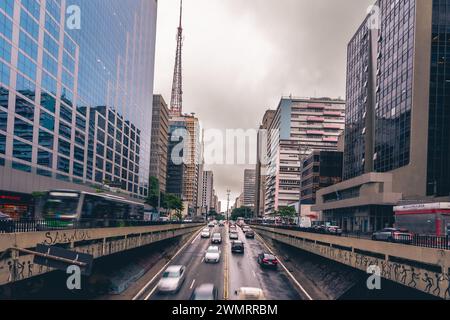 Vista ad angolo basso da Avenida Paulista, São Paolo Brasile. Febbraio 19 2024. Foto Stock