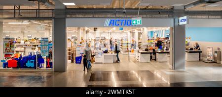 Nitra, Slovacchia - 24 febbraio 2024: Action Store a Nitra. Action è una catena olandese di negozi di sconti internazionali. Foto Stock