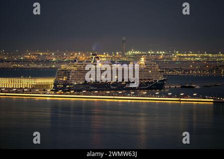 Mina Port Cruise Ship «Mein Schiff nel vecchio porto di Doha in Qatar Foto Stock