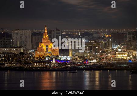 Vista aerea della moschea Fanar dalla Corniche Foto Stock