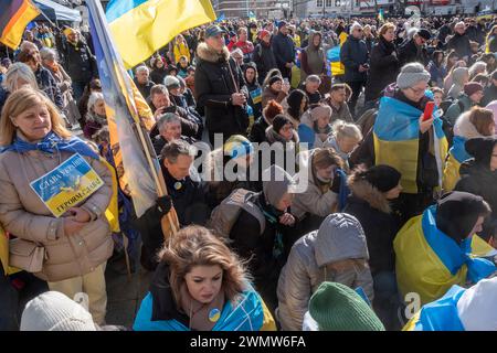 Il 24 febbraio 2024 segna il secondo anniversario della guerra di aggressione della Russia contro l'Ucraina. Proteste a Colonia Foto Stock