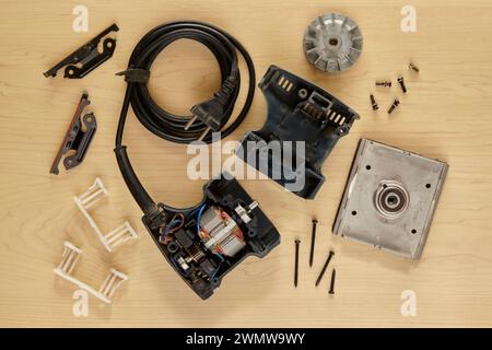 una levigatrice che viene smontata per la riparazione Foto Stock