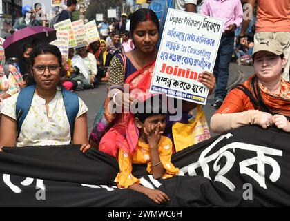 Kolkata, India. 27 febbraio 2024. Nel 2014, dopo aver superato l'esame di reclutamento degli insegnanti, i disoccupati protestarono a Kolkata dopo non aver ottenuto un lavoro. (Foto di Sayantan Chakraborty/Pacific Press) credito: Pacific Press Media Production Corp./Alamy Live News Foto Stock