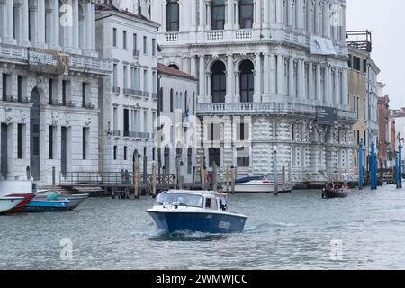 Barocca Ca' Pesaro Galleria Internazionale d'Arte moderna del XVII secolo sul Canal grande a Santa Croce sestiere nel centro storico di Foto Stock