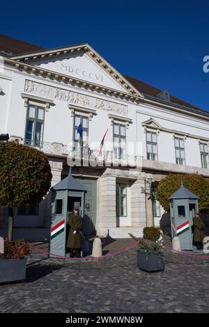 29 novembre 2023 Ungheria - Palazzo Presidenziale il cambio della guardia di Sandor: Una tradizione orgogliosa in cima alla collina del castello di Buda Foto Stock