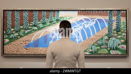 Sotheby's, Londra, Regno Unito. 28 febbraio 2024. La prima asta d'arte moderna e contemporanea di Sotheby del 2024 si svolge il 6 marzo. Le attrazioni principali includono: David Hockney, Andalusia. Fountains, Cordova, 2004, stima: £1.500.000-2.000.000. Crediti: Malcolm Park/Alamy Live News Foto Stock