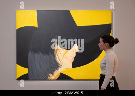 Sotheby's, Londra, Regno Unito. 28 febbraio 2024. La prima asta d'arte moderna e contemporanea di Sotheby del 2024 si svolge il 6 marzo. I punti salienti includono: Alex Katz, Black Hat No. 3, 2010, stima: £300.000-400.000. Crediti: Malcolm Park/Alamy Live News Foto Stock