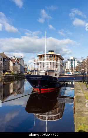 Ocean Mist È Un lussuoso hotel con 17 camere da letto e bar ormeggiato sull'acqua di Leith a Leith Edimburgo Foto Stock