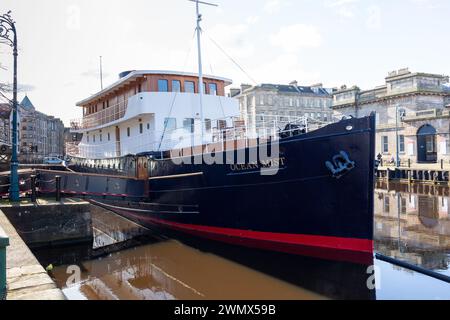 Ocean Mist È Un lussuoso hotel con 17 camere da letto e bar ormeggiato sull'acqua di Leith a Leith Edimburgo Foto Stock