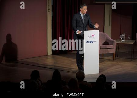 Madrid, Spagna. 28 febbraio 2024. Il presidente del governo spagnolo Pedro Sanchez, tiene gli interventi durante l'evento di apertura di "industrie culturali e creative: Aumento del valore con sfide immediate", organizzato dal CEOE e dall'ADEPI (Associazione per lo sviluppo della proprietà intellettuale) a Madrid. Credito: SOPA Images Limited/Alamy Live News Foto Stock