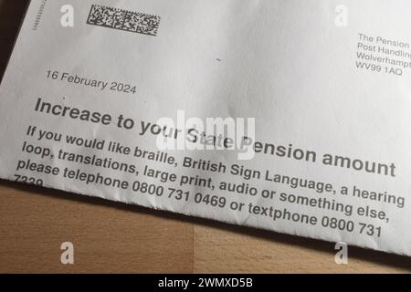 Lettera di aumento delle pensioni statali 2024 Foto Stock