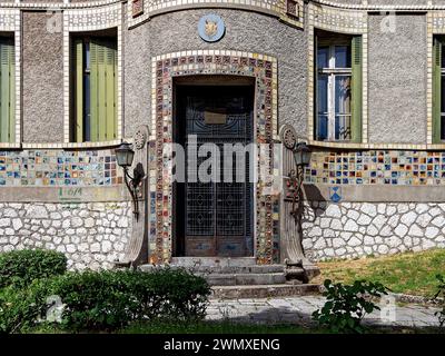 Ingresso all'ex ambasciata francese, in stile Art Nouveau, a Cetinje. Montenegro Foto Stock