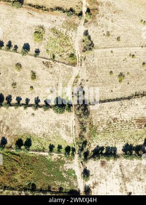 Terra a riposo. Vista aerea. Colpo di drone. Provincia di Granada, Andalusia, Spagna Foto Stock