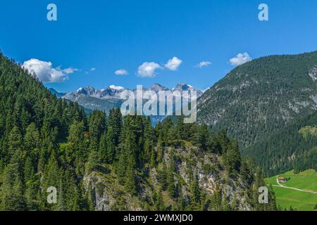 Vista del villaggio di Gramais, nella valle Otterbachtal, una valle laterale della valle di Lechtal Foto Stock