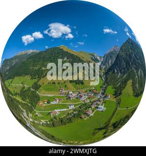 Vista del villaggio di Gramais, nella valle Otterbachtal, una valle laterale della valle di Lechtal Foto Stock