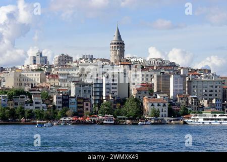 Corno d'Oro con i quartieri di Karakoey e Beyoglu, Galata Tower, Istanbul, parte europea, Turchia Foto Stock