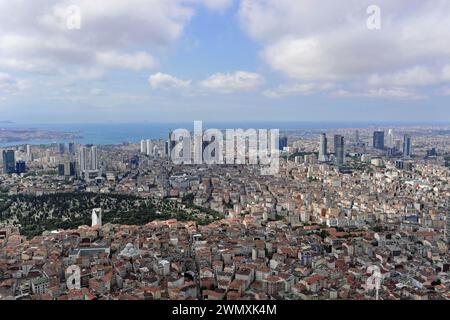 Vista da Istanbul Sapphire, grattacieli, quartiere finanziario, Levent, Besiktas, Istanbul, parte europea, provincia di Istanbul, Turchia Foto Stock