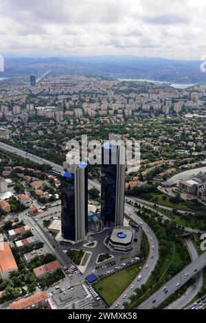 Vista da Istanbul Sapphire, quartiere finanziario, dietro il Bosforo, Levent, Besiktas, Istanbul, parte europea, provincia di Istanbul, Turchia Foto Stock