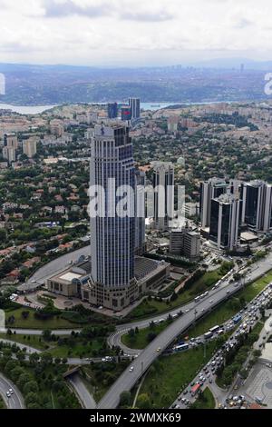 Is Kuleleri Skyscraper and Bosforo, vista da Istanbul Sapphire, quartiere finanziario, Levent, Besiktas, Istanbul, parte europea, provincia di Istanbul Foto Stock