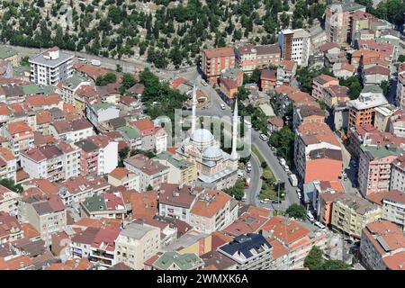 Moschea Imami Azam Sefa, vista da Istanbul Sapphire, parte europea di Istanbul, Turchia Foto Stock