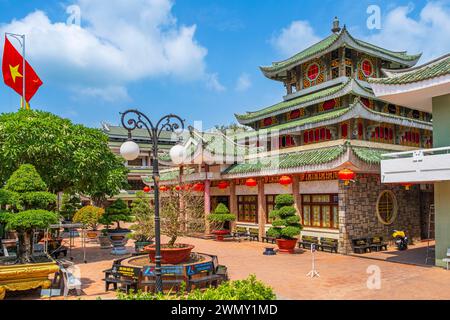 Vietnam, Delta del Mekong, provincia di An Giang, Chau Doc, distretto di Nui Sam ai piedi del Monte Sam, un importante sito di pellegrinaggio, il tempio di Ba Chua Xu Foto Stock