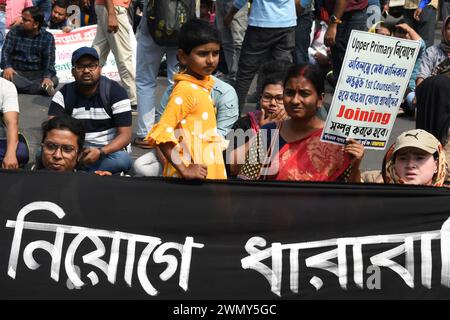 Kolkata, India. 27 febbraio 2024. Nel 2014, dopo aver superato l'esame di reclutamento degli insegnanti, i disoccupati protestarono a Kolkata dopo non aver ottenuto un lavoro. (Foto di Sayantan Chakraborty/Pacific Press/Sipa USA) credito: SIPA USA/Alamy Live News Foto Stock