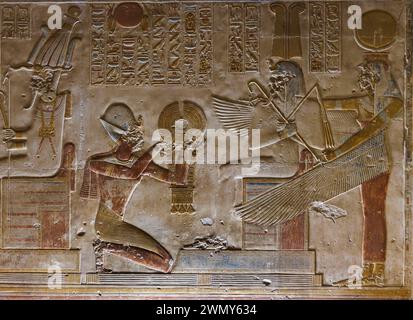 Egitto, Sohag, Abydos, città di pellegrinaggio dei faraoni dichiarata Patrimonio dell'Umanità dall'UNESCO, tempio di Seti i, bassorilievo Foto Stock