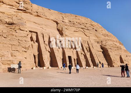 Egitto, Abu Simbel, monumenti nubiani da Abu Simbel a file, patrimonio mondiale dell'UNESCO, tempio Nefertari Foto Stock