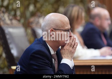 Amburgo, Germania. 28 febbraio 2024. Peter Tschentscher (SPD), primo sindaco di Amburgo, siede al Senato dopo la sua dichiarazione del governo sul "corso di crescita per il porto di Amburgo - partenariato strategico con MSC" durante la sessione del Parlamento di Amburgo nel municipio. Crediti: Marcus Brandt/dpa/Alamy Live News Foto Stock