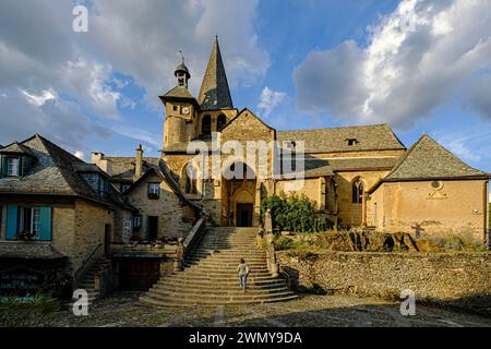 Francia, Aveyron, Estaing, etichettato come uno dei villaggi più belli della Francia, castello, 15 °. Secolo, il fiume Lot Foto Stock