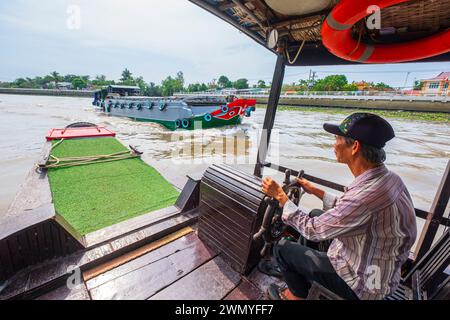 Vietnam, Delta del Mekong, Cai Be, navigazione sul canale Kinh 28 che sfocia nel fiume Mekong Foto Stock