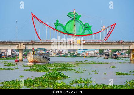 Vietnam, Delta del Mekong, Cai Be, navigazione sul canale Kinh 28 che sfocia nel fiume Mekong Foto Stock