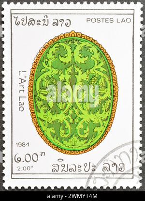 Francobollo cancellato stampato da Laos, che mostra il pannello ovale, circa 1984. Foto Stock