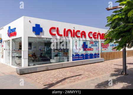 Il centro medico Klinik Cenmed Doctor Arzt a Caleta de Fuste sull'isola Canaria di Fuerteventura, Spagna Foto Stock