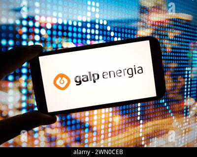 Konskie, Polonia - 24 febbraio 2024: Logo aziendale Galp energia visualizzato sul cellulare Foto Stock