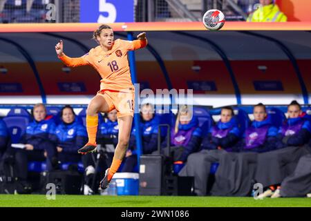 Heerenveen, Paesi Bassi. 28 febbraio 2024. HEERENVEEN, PAESI BASSI - FEBBRAIO 28: Kerstin Casparij dei Paesi Bassi dirige la palla durante la partita UEFA Women's Nations League - terzo posto tra Paesi Bassi e Germania all'Abe Lenstra Stadion il 28 febbraio 2024 a Heerenveen, Paesi Bassi. (Foto di Pieter van der Woude/Orange Pictures) credito: Orange Pics BV/Alamy Live News Foto Stock