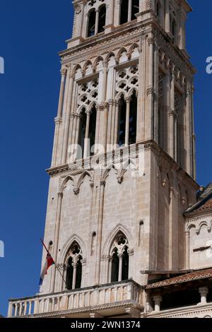 Campanile della Cattedrale di San Lorenzo a Traù, Croazia Foto Stock