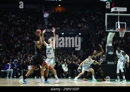 Nanterre, Francia. 28 febbraio 2024. Alpha DIALLO 11 (Monaco) Lucas DUSSOULIER 22 (Nanterre) durante la partita di basket Betclic Elite del campionato francese tra Nanterre 92 e Monaco Basket il 28 febbraio 2024 alla Paris la Defense Arena di Nanterre, Francia - Photo Loic Wacziak/DPPI Credit: DPPI Media/Alamy Live News Foto Stock