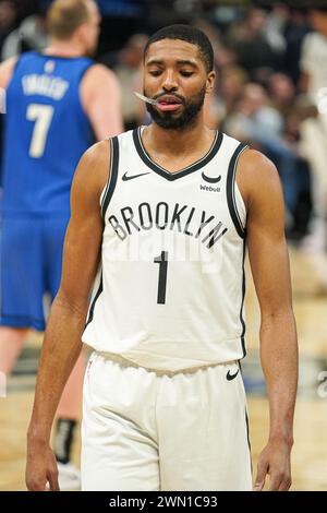 Orlando, Florida, Stati Uniti, 27 febbraio 2024, l'attaccante dei Brooklyn Nets Mikal Bridges numero 1 al Kia Center. (Foto: Marty Jean-Louis/Alamy Live News Foto Stock