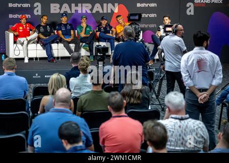 Sakhir, Bahrein, febbraio 28, Carlos Sainz, spagnolo gareggia per la Ferrari. L'allestimento, primo round del campionato di Formula 1 2024. Crediti: Michael Potts/Alamy Live News Foto Stock