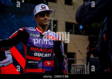 Sakhir, Bahrain, 28 febbraio 2024, Jorge Martin, MotoGP presente al Build Up, round 01 del campionato di Formula 1 2024. Crediti: Michael Potts/Alamy Live News Foto Stock