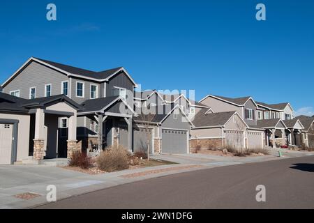 Nuove case duplex e residenze cittadine in un'area di Rockrimmon, nella parte settentrionale di Colorado Springs. Foto Stock