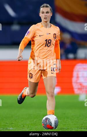 HEERENVEEN, PAESI BASSI - FEBBRAIO 28: Kerstin Casparij (Paesi Bassi) controlla la palla durante la partita UEFA Women's Nations League 2024 di Netherla Foto Stock