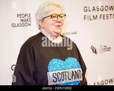 Glasgow, Scozia, Regno Unito. 28 febbraio 2024. La comica Janey Godley, sul tappeto rosso. Il Glasgow Film Festival 2024 (GFF) ha aperto questa sera al Glasgow Film Theatre (GFT), con una proiezione di Love Lies Bleeding. Questa è stata la prima del film nel Regno Unito, scritto da Rose Glass e Weronika Tofilska, e diretto da Glass. I prodotti GFF durano fino al 10 marzo 2024. Crediti: Stewart Kirby per #creativezealots/Alamy Live News Foto Stock