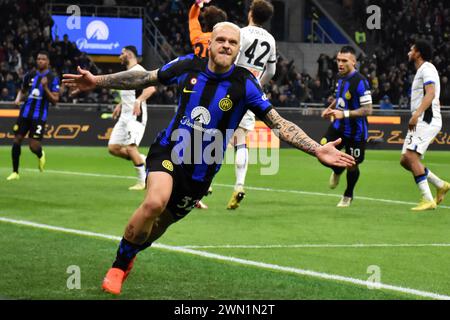 Milano, Italia. 28 febbraio 2024. Inter's Federico Dimarco durante la partita italiana di serie A Inter-Atalanta lo stadio Giuseppe Meazza a Milano, Italia il 28 febbraio 2024 Credit: Independent Photo Agency/Alamy Live News Foto Stock