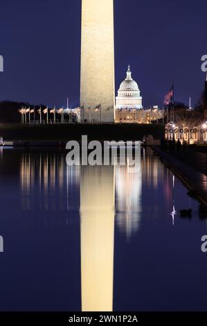 Riflessi del monumento a Washington e del Campidoglio di Washington DC Foto Stock